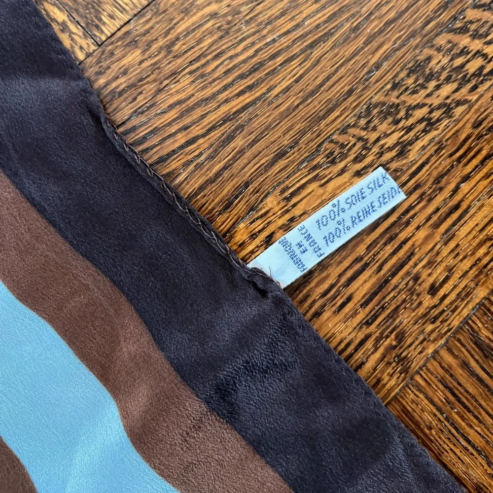 Nina Ricci 100 % Silk Geometric Large Scarf - Picture 3 of 4